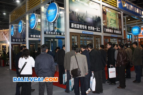 2010年全國鋁門窗幕墻行業年會暨鋁門窗幕墻新品博覽會開幕 熱鬧現場