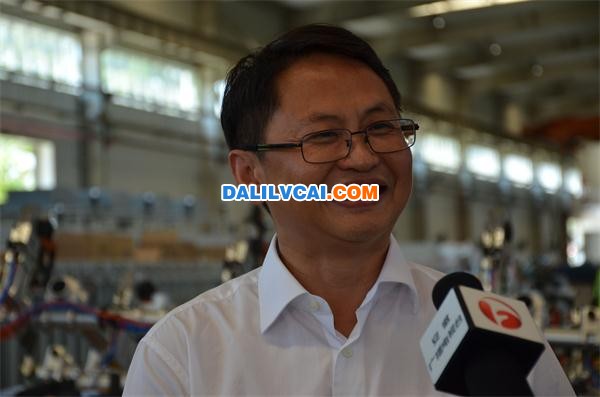 巨一自動化裝備公司領導接受記者采訪
