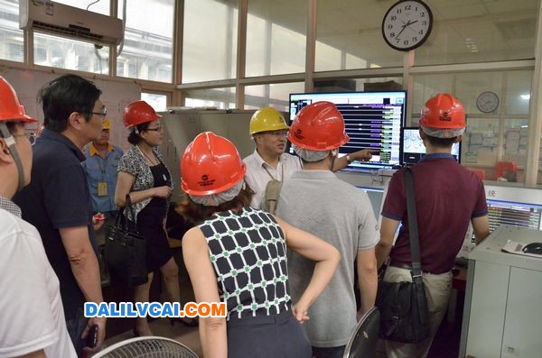 國家鋁型材質檢中心專現場審查論證會專家組參觀華昌鋁材