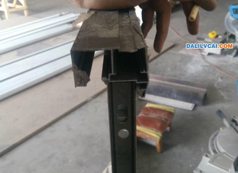 折疊門鋁型材加工現場圖