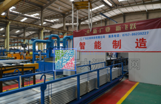 廣亞鋁業智能起吊物料機