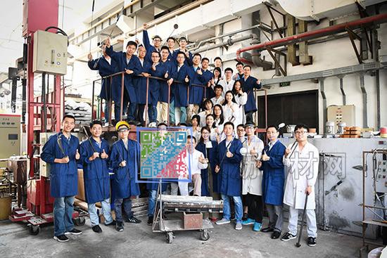 陶鋁新材料科研團隊合影