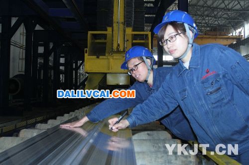 兗礦輕合金公司擠壓二車間牽引崗女工工作現場