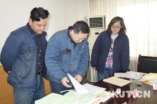 兗礦集團對科澳鋁業內部市場化建設進行年度工作評價檢查現場