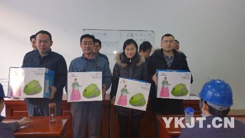 輕合金公司在擠壓項目二部獲獎者合影
