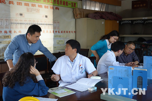 科澳鋁業(yè)健康咨詢關(guān)愛(ài)員工生活現(xiàn)場(chǎng)