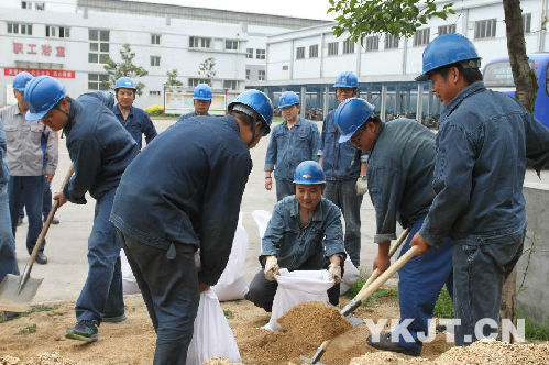 輕合金公司組織防洪演練提高應(yīng)急處置能力現(xiàn)場(chǎng)