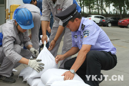 輕合金公司組織防洪演練提高應(yīng)急處置能力現(xiàn)場(chǎng)2