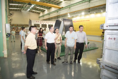 連啟華副司長參觀堅美鋁業工業材展廳 
