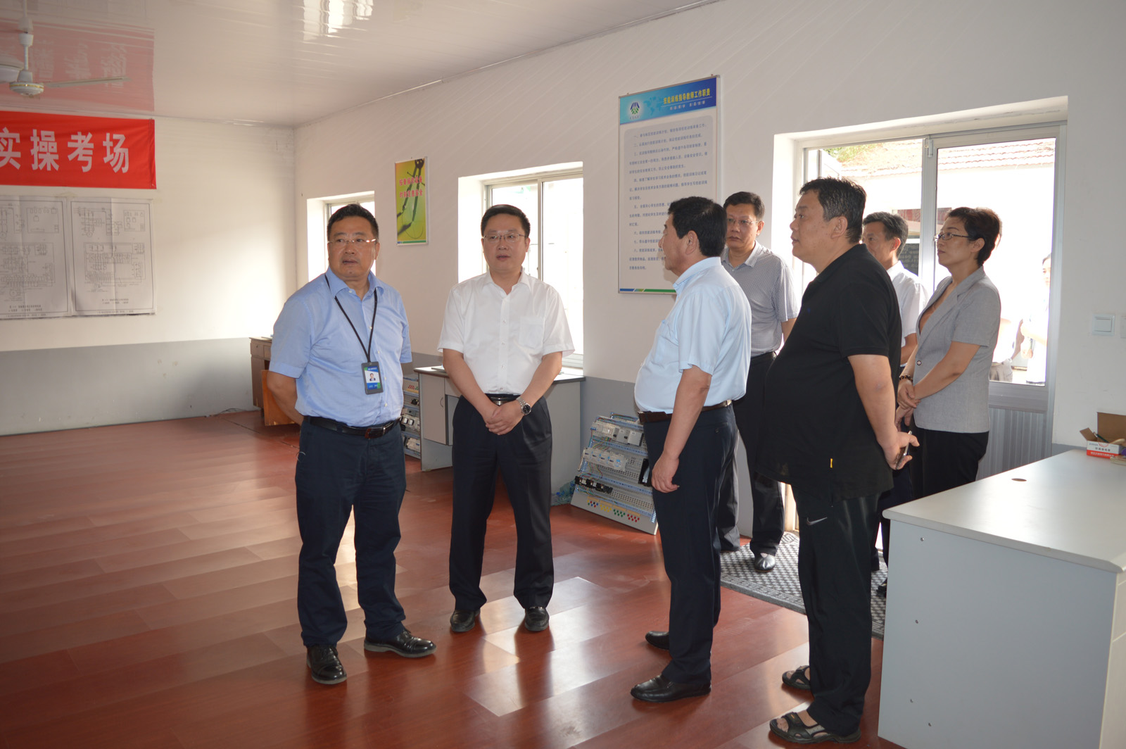龍口市市長呂波一行來叢林技工學(xué)校考察工作